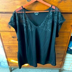 Plus L/20 black sheer blouse